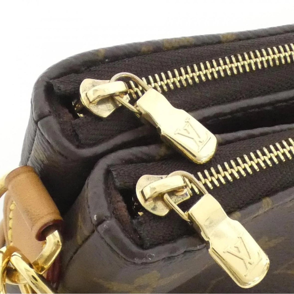 Pochtte Liv Monogram Brown magnetsbykathi